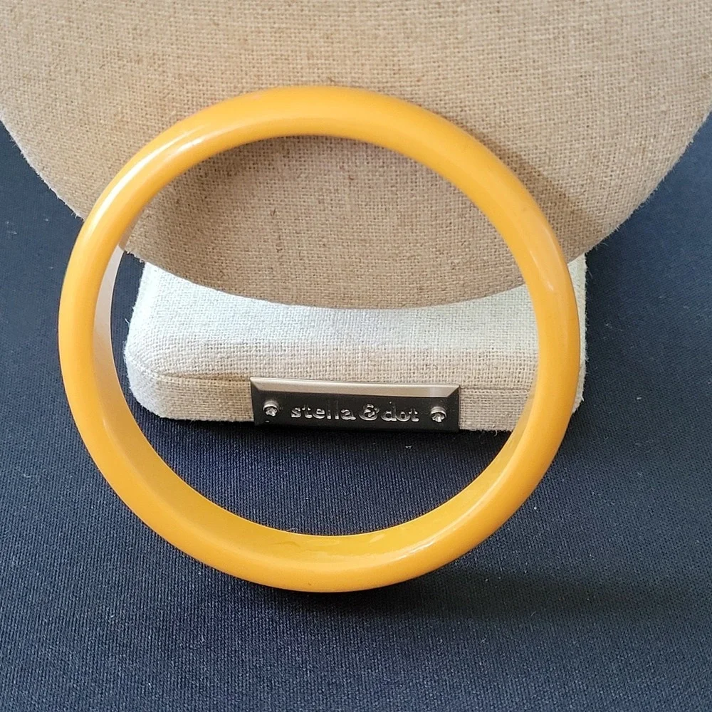 Vintage 1930s Butterscotch Bakelite Floral Bangle Bracelet Tested